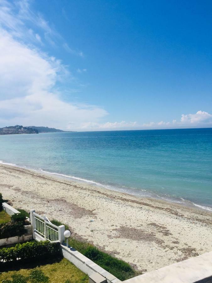 Seafront Maisonette In 폴카 외부 사진